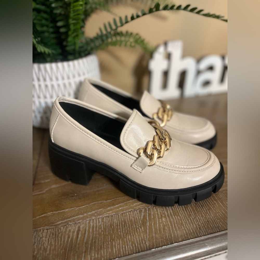 Madden Girl Hoxton Chunky‎ Lug Sole Loafers Almond 7.5 Gold Chain Detail Y2K - Picture 6 of 16